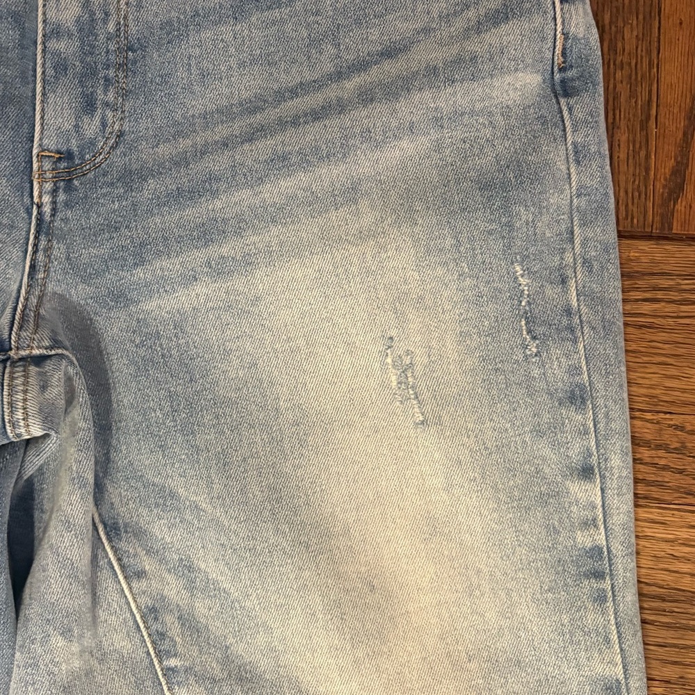 NYDJ Not Your Daughter's Jeans Cropped Straight Leg Jeans in Light Wash - Picture 4 of 13